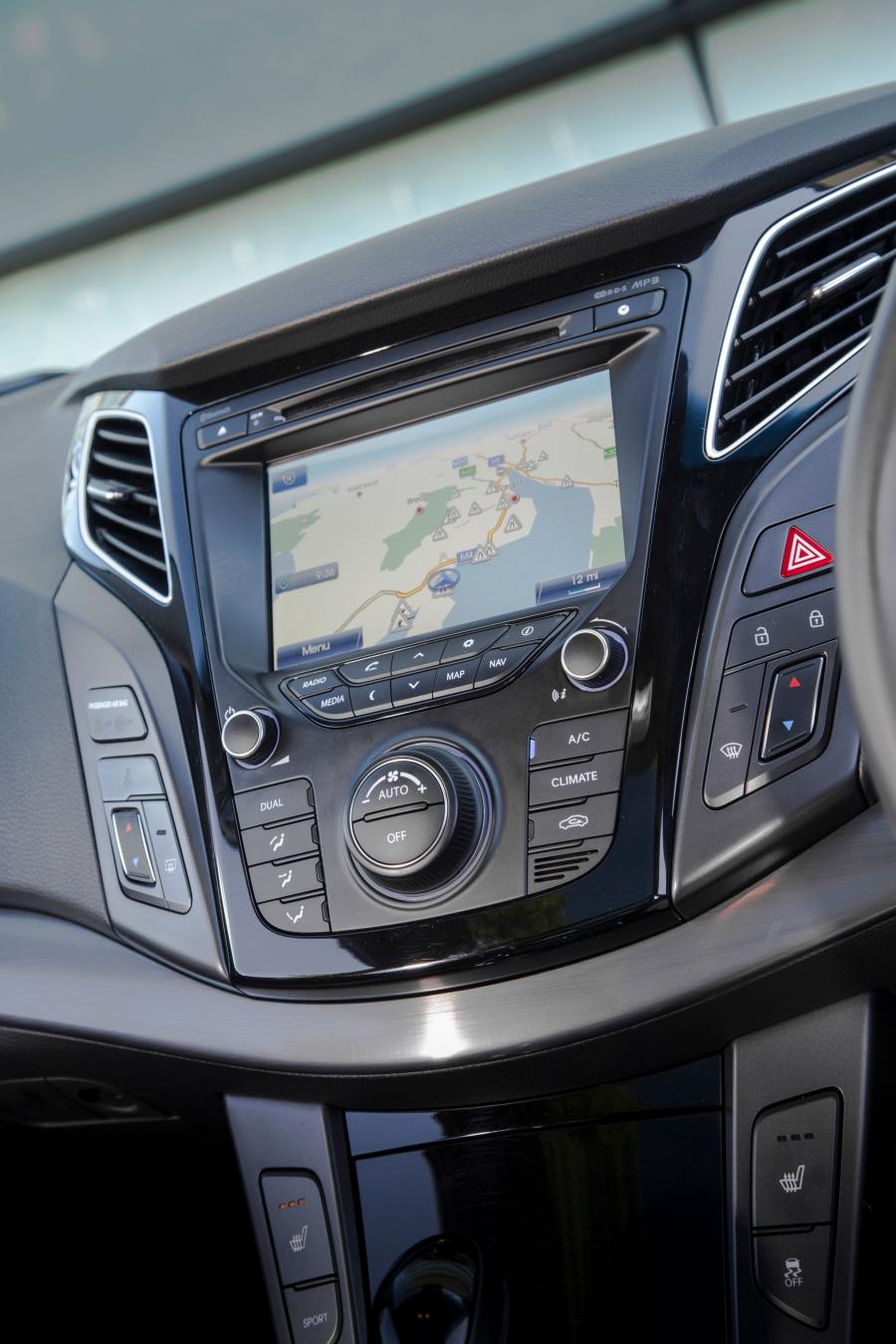  Hyundai i40 Tourer 2014 года  (UK) (фото 65 из 73)